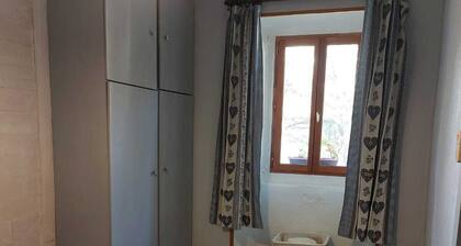 Garden-level apartment in renovated farmhouse, 3-minute walk from town center