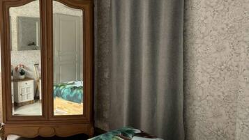 1 chambre, fer et planche à repasser, accès Internet, draps fournis