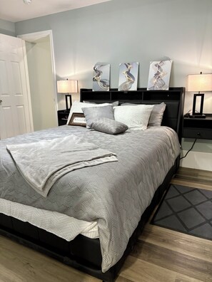 2 bedrooms, desk, iron/ironing board, free WiFi - 2 BR 2 BA Wilmington Charm Townhome- PET FRIENDLY (Wilmington)