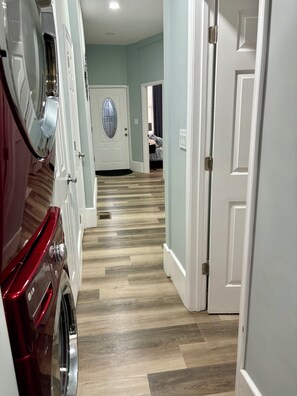 Interior - 2 BR 2 BA Wilmington Charm Townhome- PET FRIENDLY (Wilmington)