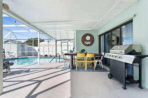 Outdoor dining - 5-Bedroom Sarasota Retreat with Heated Pool mins to Siesta Beach/NO CLEANING FEE (Sarasota)