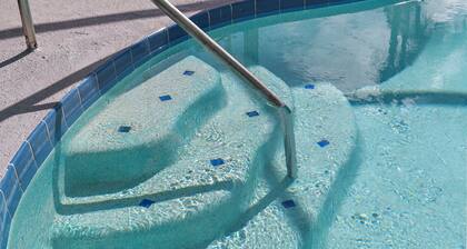 Charming 5-Bedroom Sarasota Retreat with Heated Pool mins to Siesta Key Beach