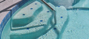 Charming 5-Bedroom Sarasota Retreat with Heated Pool mins to Siesta Key Beach