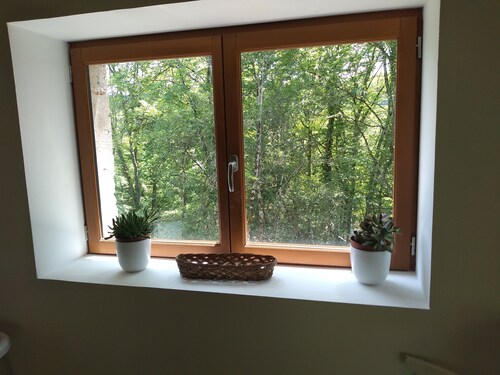 Large, renovated country house. Children and pets welcome!