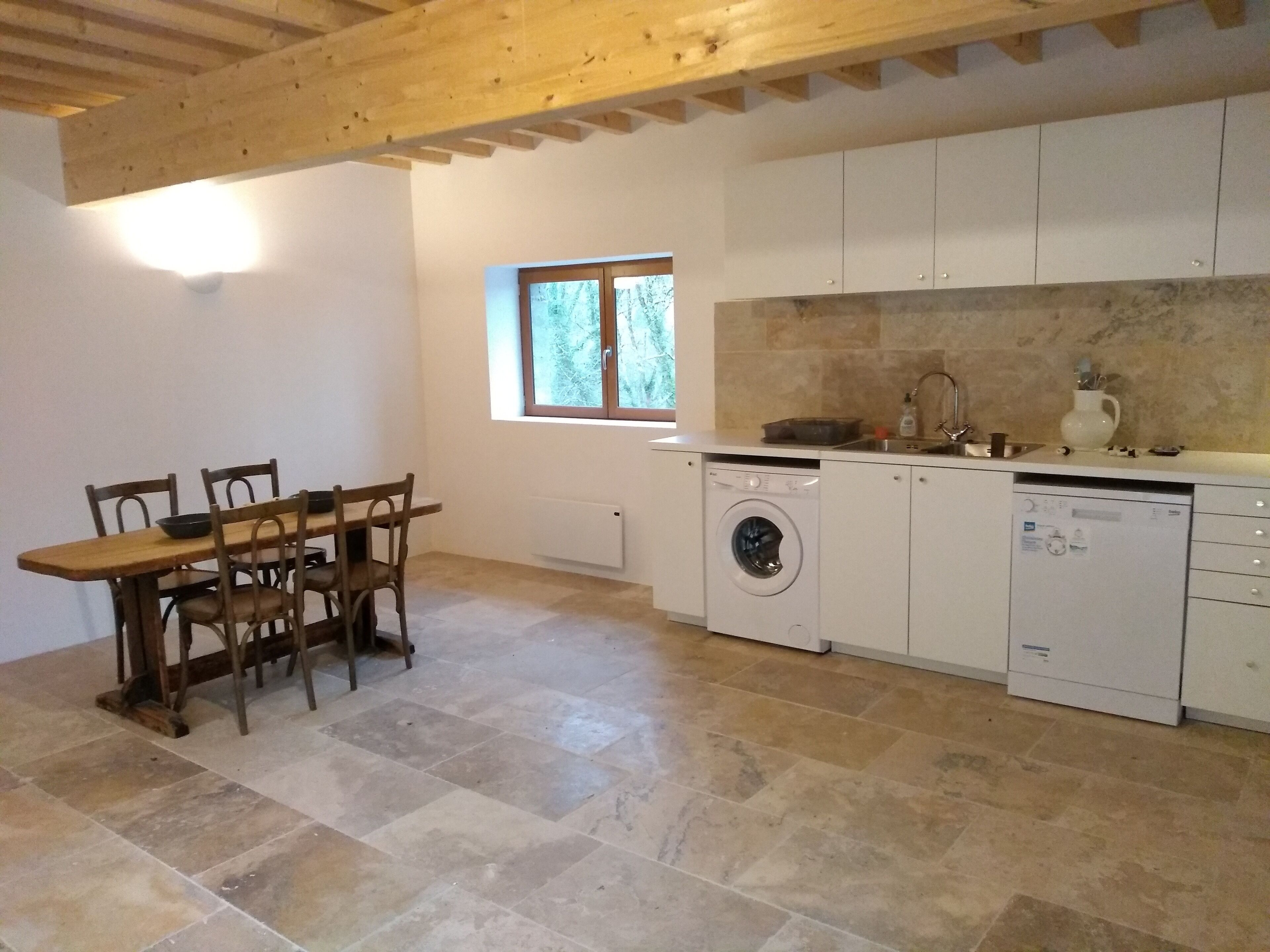 Micro-ondes, four, plaque de cuisson, lave-vaisselle