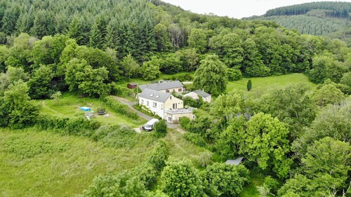 Large, renovated country house. Children and pets welcome!