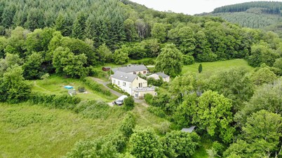 Large, renovated country house. Children and pets welcome!