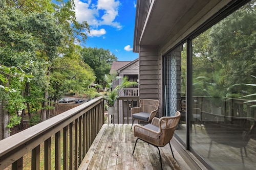 Lake Wylie Third Floor Walk up Pet Friendly 2 Bedroom Condo