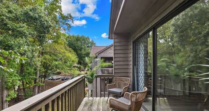 Lake Wylie Third Floor Walk up Pet Friendly 2 Bedroom Condo