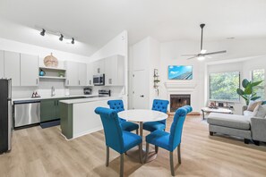 Microondas, horno, parrilla de estufa y lavavajillas