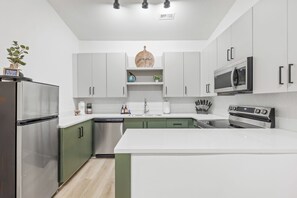 Microwave, oven, stovetop, dishwasher