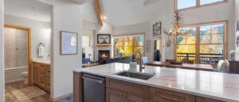 المنشأة من الداخل