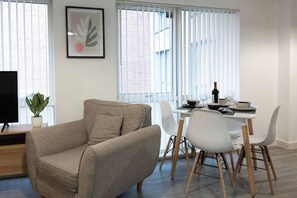 Apartment, 2 Schlafzimmer, barrierefrei, Terrasse | Esszimmer