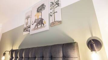 Apartment, 2 Schlafzimmer, barrierefrei, Terrasse | Wohnzimmer | Bücher