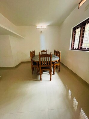 Dining - "Shas Villa Your Private Escape in Paradise (Padinjarathara)