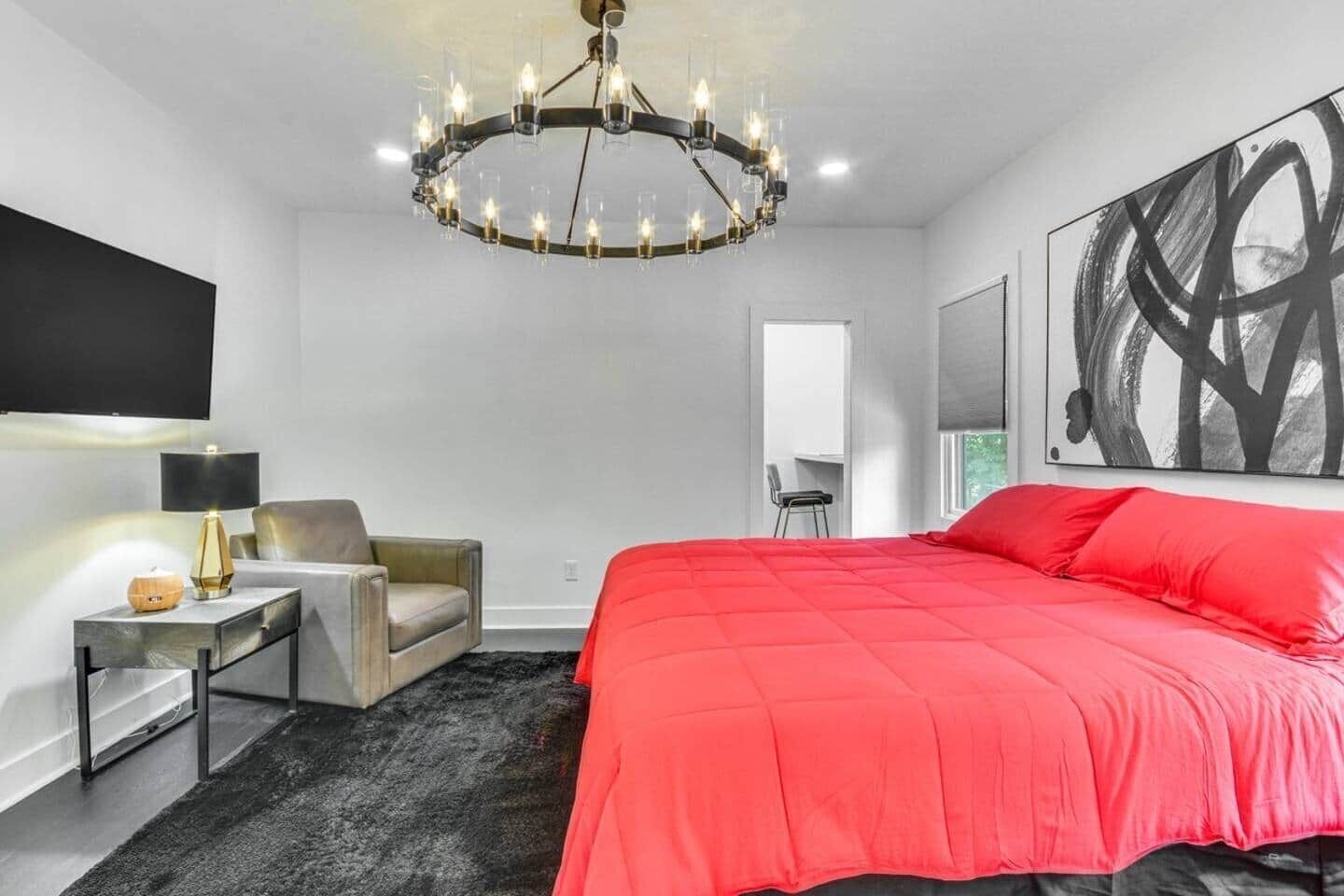 4 bedrooms, desk, iron/ironing board, WiFi (free)