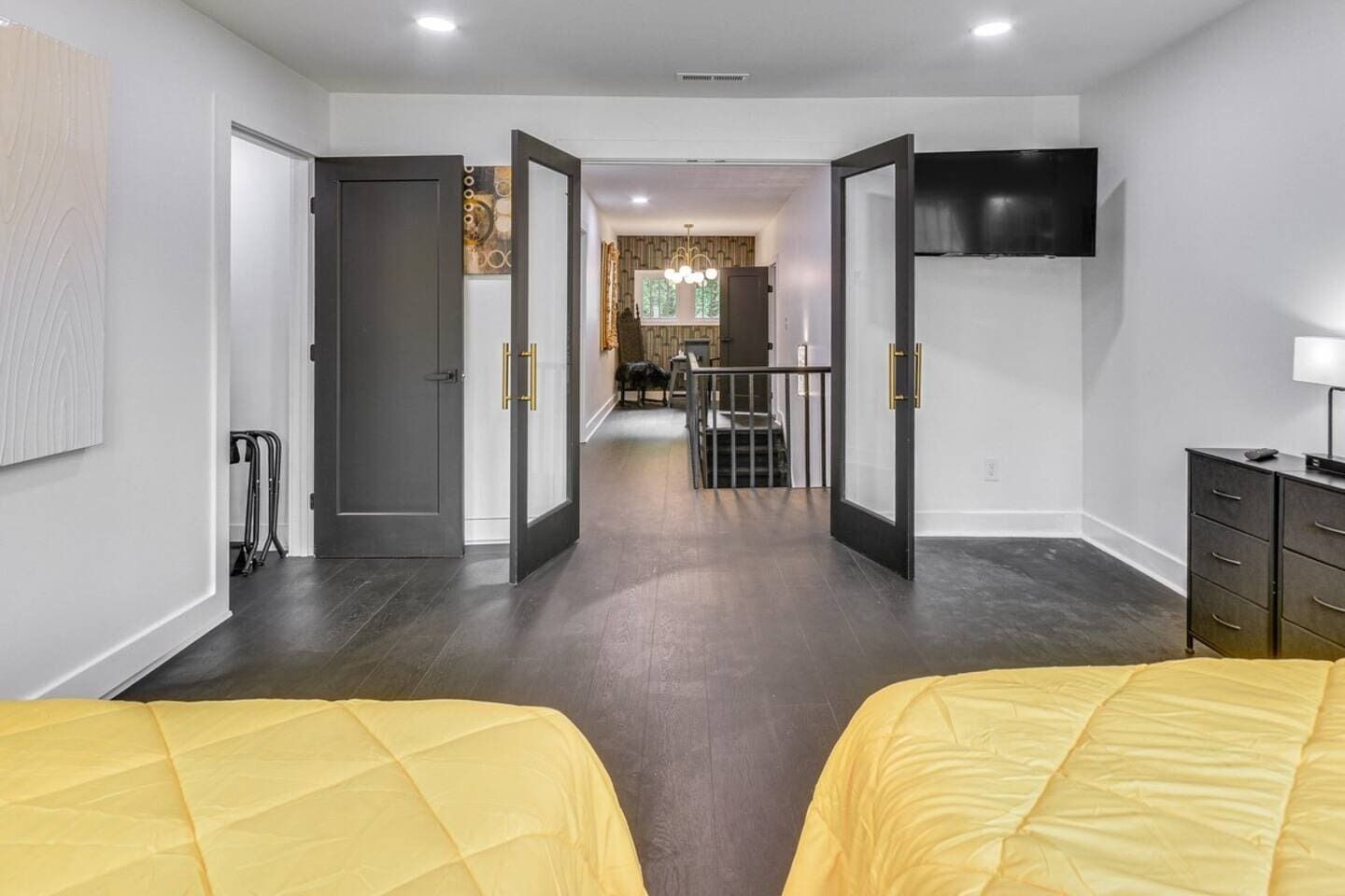 Large bedroom with 40" inch TV; sleeps 4 people
