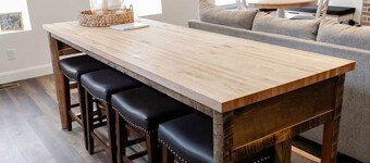 Downtown Wheeling 2BR/Sleeps 7/Walk to Arena & Theatre/ 5 minutes to Hospital