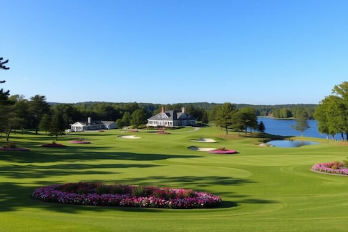 Elegant 3BR Retreat - Near UofR, RIT & Golisano