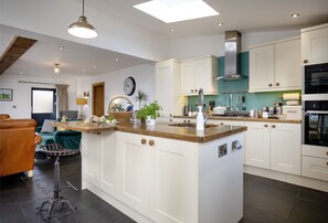 Réfrigérateur, micro-ondes, four, lave-vaisselle