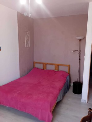 2 bedrooms, WiFi, bed sheets