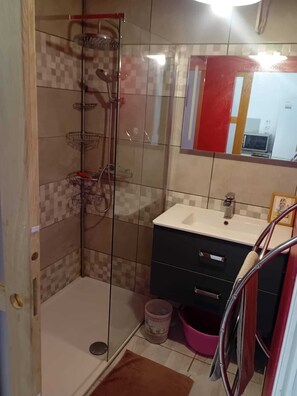 Shower, towels, soap, toilet paper