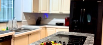 Casa de Luna – Peaceful 2-BR Retreat Near Springs, Trails & UF in Alachua