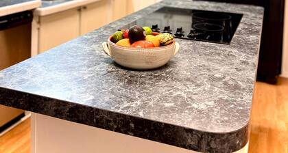 Casa de Luna â Peaceful 2-BR Retreat Near Springs, Trails & UF in Alachua