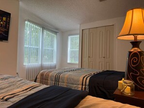 2 عدّة غرف نوم وواي فاي مجانًا وملاءات أسرّة