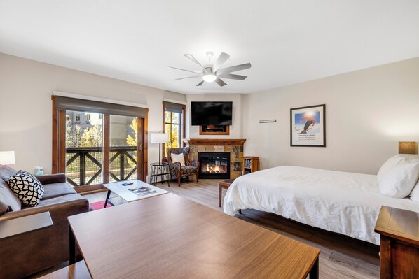 Iron/ironing board, free WiFi, bed sheets