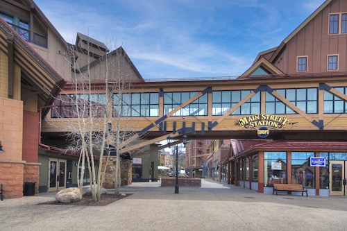 Main Street Station Suite - Ski-In, Ski-Out, Pool, Hot Tub