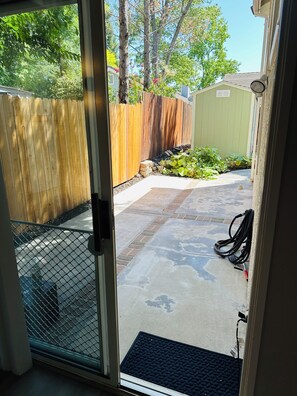 المنشأة من الداخل