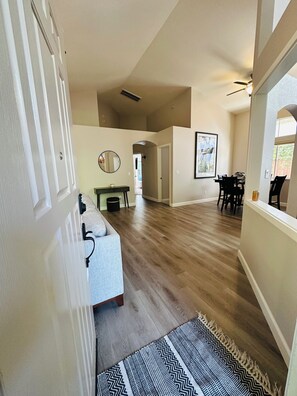 المنشأة من الداخل