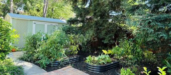 Quiet Family Friendly Retreat-WiFi & Workplace