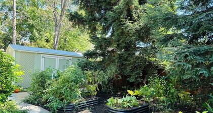 Quiet Family Friendly Retreat-WiFi & Workplace