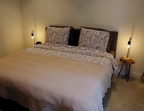 2 bedrooms, iron/ironing board, free WiFi, bed sheets - Cozy modern renovated guest house in the green close to Apeldoorn. (Beemte Broekland)