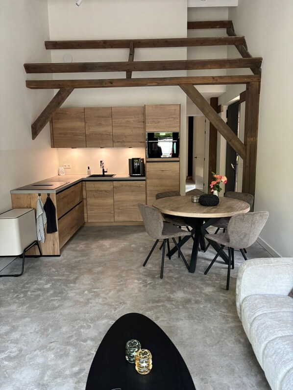 Dining - Cozy modern renovated guest house in the green close to Apeldoorn. (Beemte Broekland)