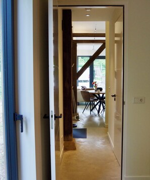 المنشأة من الداخل