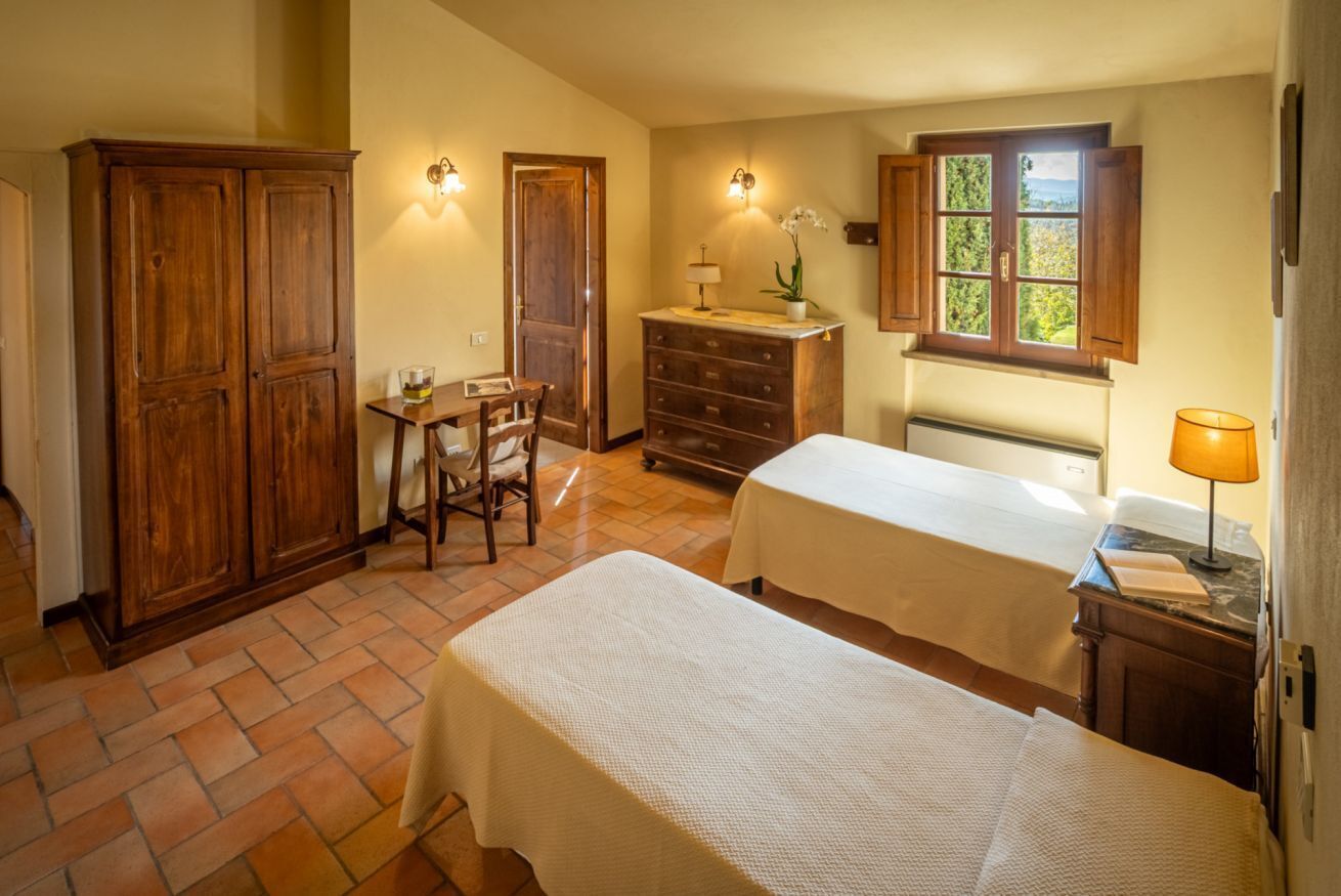 7 bedrooms, iron/ironing board, free WiFi, bed sheets