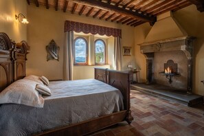 7 bedrooms, iron/ironing board, free WiFi, bed sheets