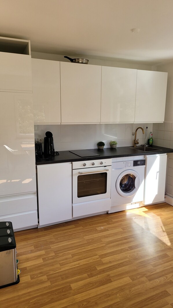 Micro-ondes, four, plaque de cuisson, lave-vaisselle