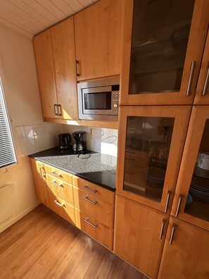 House, 3 Bedrooms | Private kitchen | Fridge, microwave, cookware/dishes/utensils, cleaning supplies - Skabram Camping & Stugby (Jokkmokk)