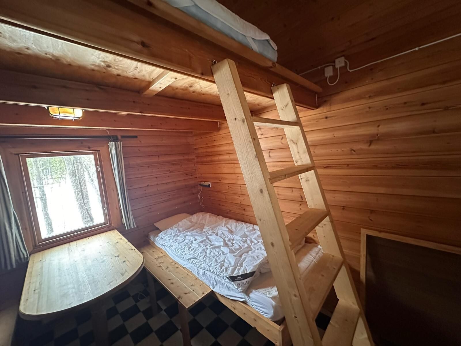 Cabane, 1 chambre, salle de bains commune