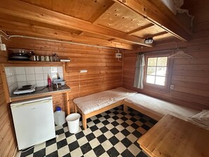 Cabane, 1 chambre, salle de bains commune