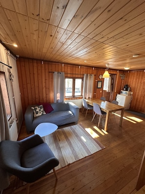 Cabane, 2 chambres | Coin séjour