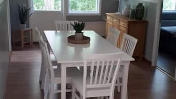 House, 3 Bedrooms | Dining