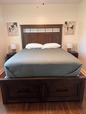 Iron/ironing board, WiFi, bed sheets