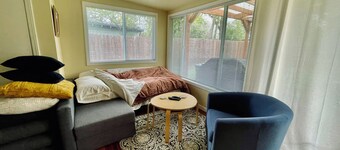 Cozy Bungalow Near Campus with a Spacious Backyard