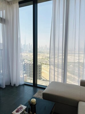 TV - Luxury Apartment w/ Burj Khalifa & Lagoon Views (Dubai)