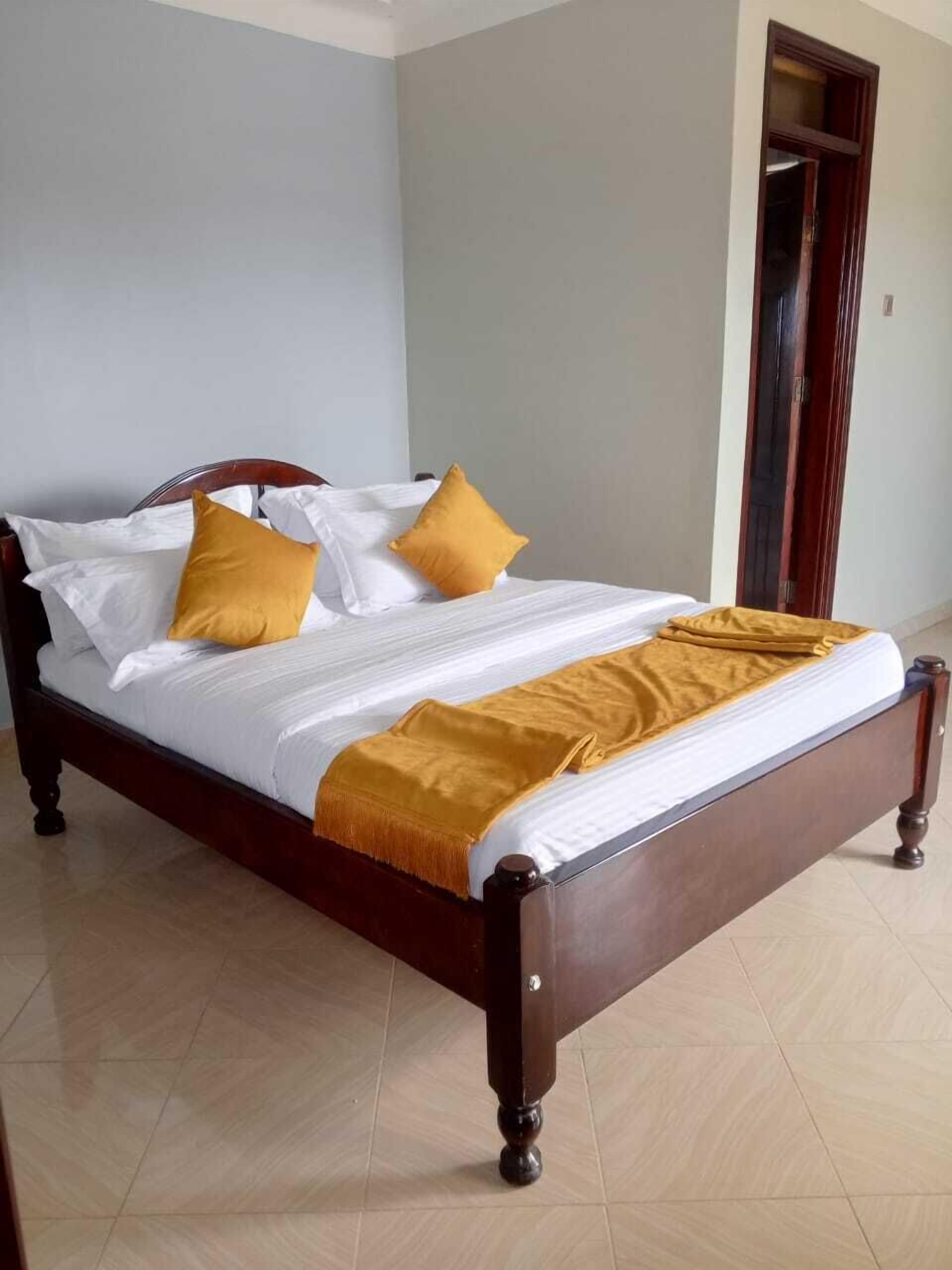 Deluxe Double Room | Desk, laptop workspace, blackout curtains, iron/ironing board